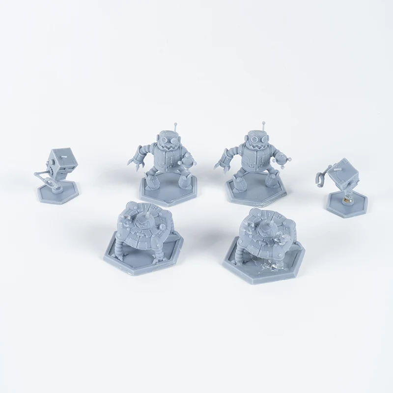 Piccole figurine di cartoni animati in plastica